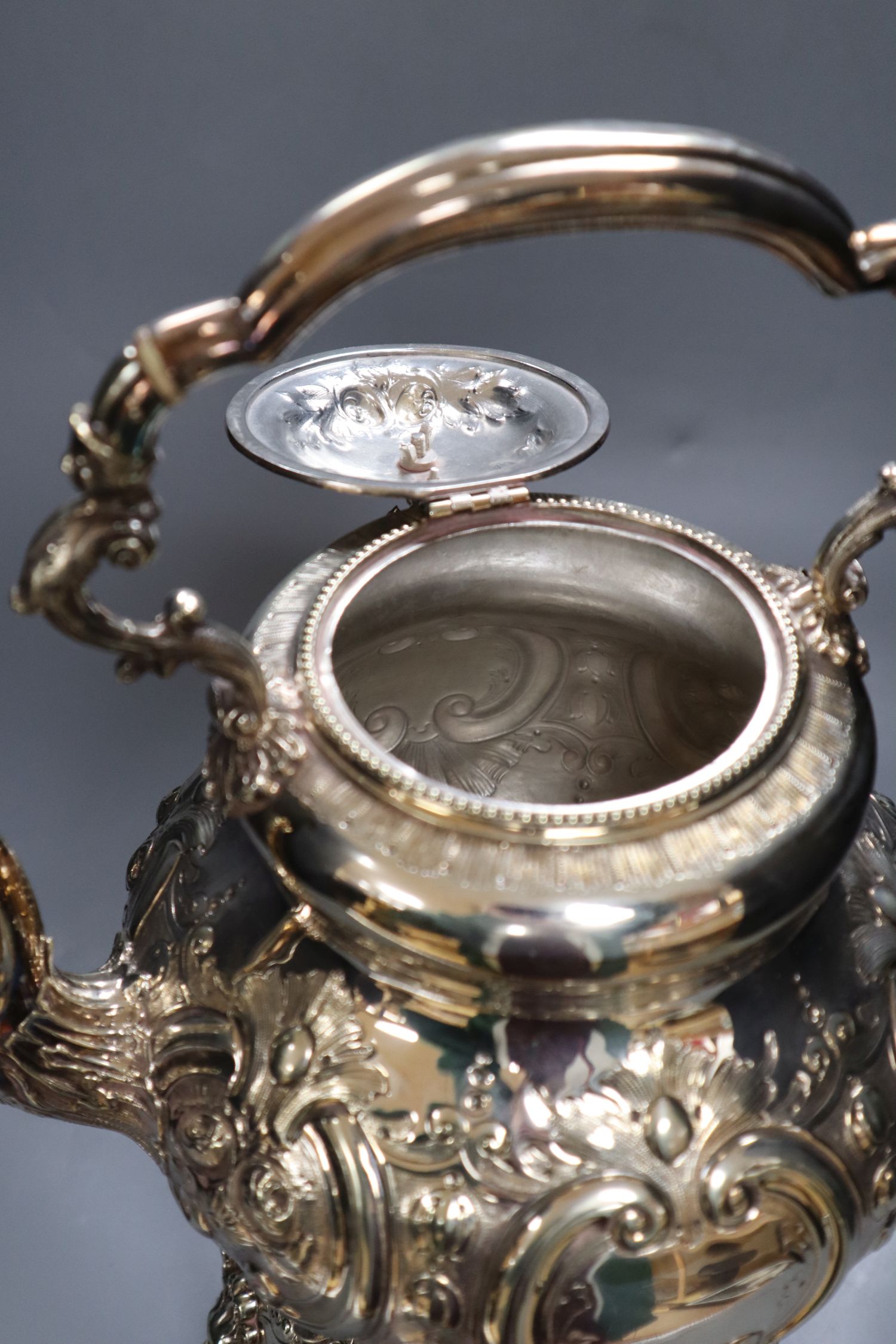 An Edwardian silver plated tea kettle, height 44cm